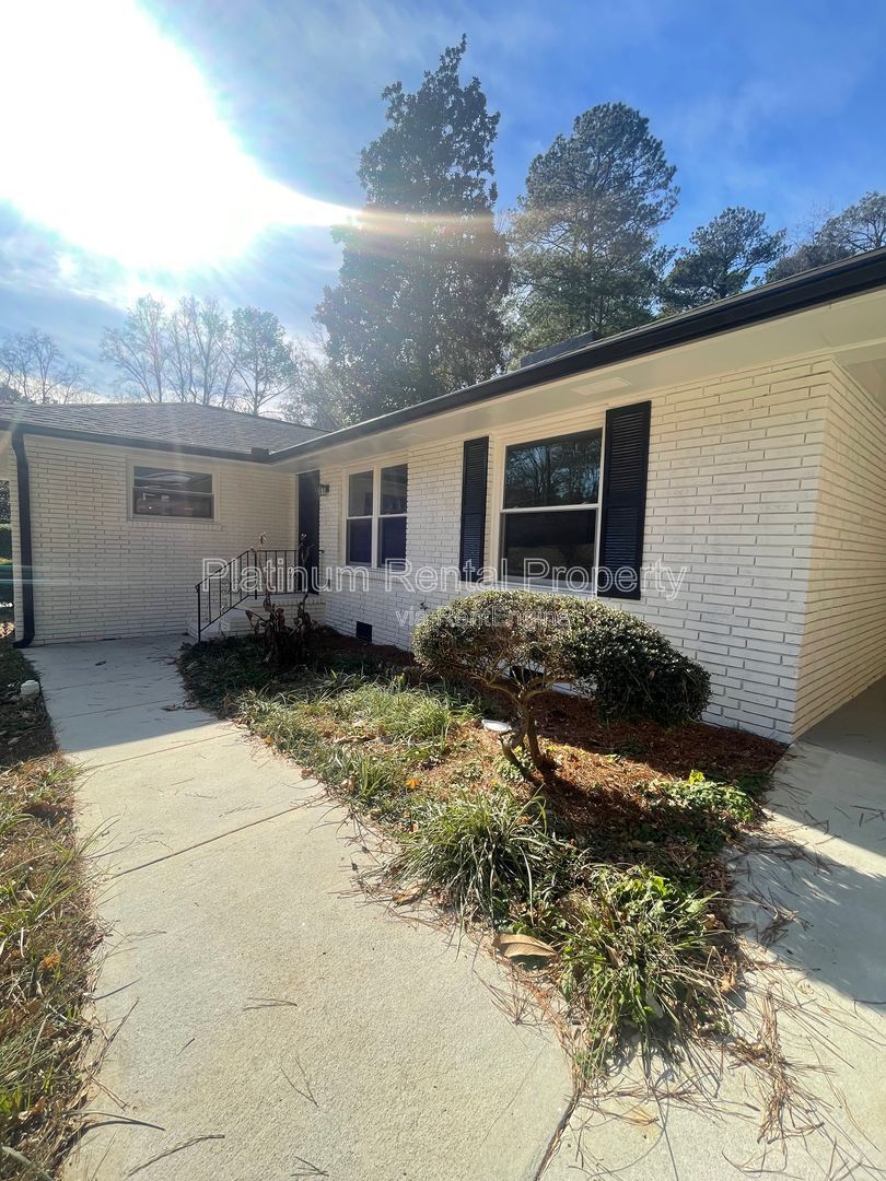 Simply exquisite, 1960's brick ranch on a basement in fantastic Cascade location, by Platinum Property Management Services, Inc. property image