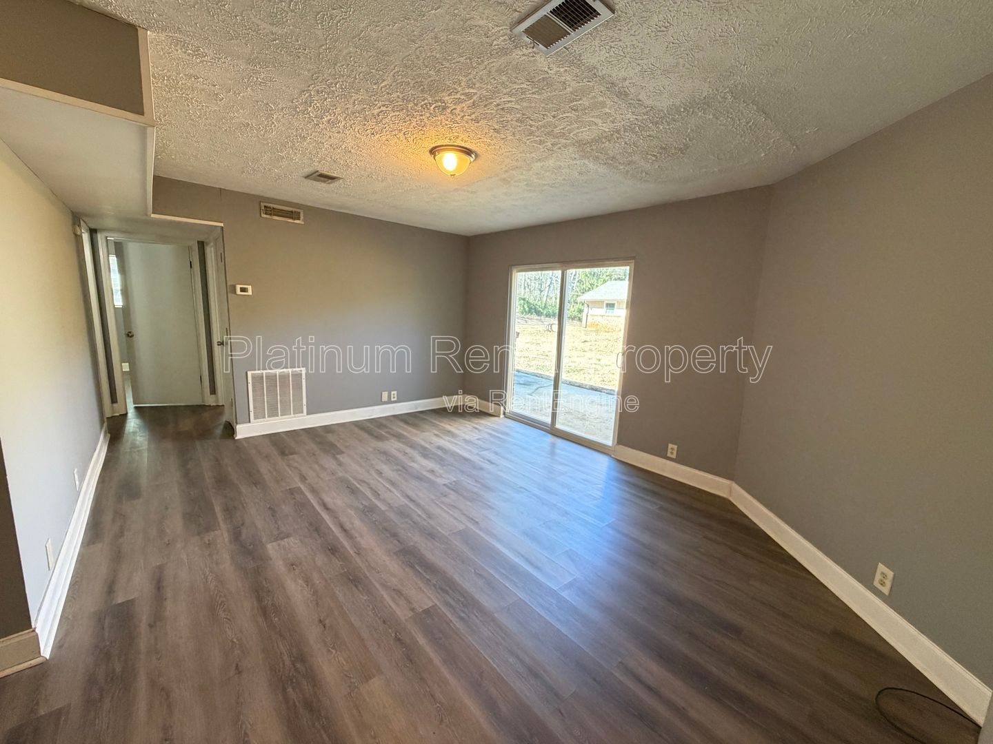 Well maintained 2 bedroom unit in Monroe for rent by Platinum Property Management Services, Inc. property image