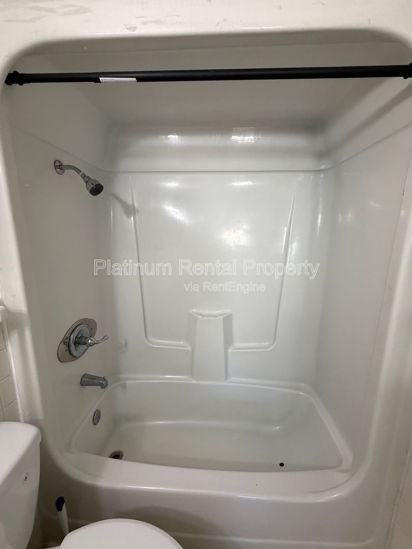 Well maintained 2 bedroom unit in Monroe for rent by Platinum Property Management Services, Inc. property image