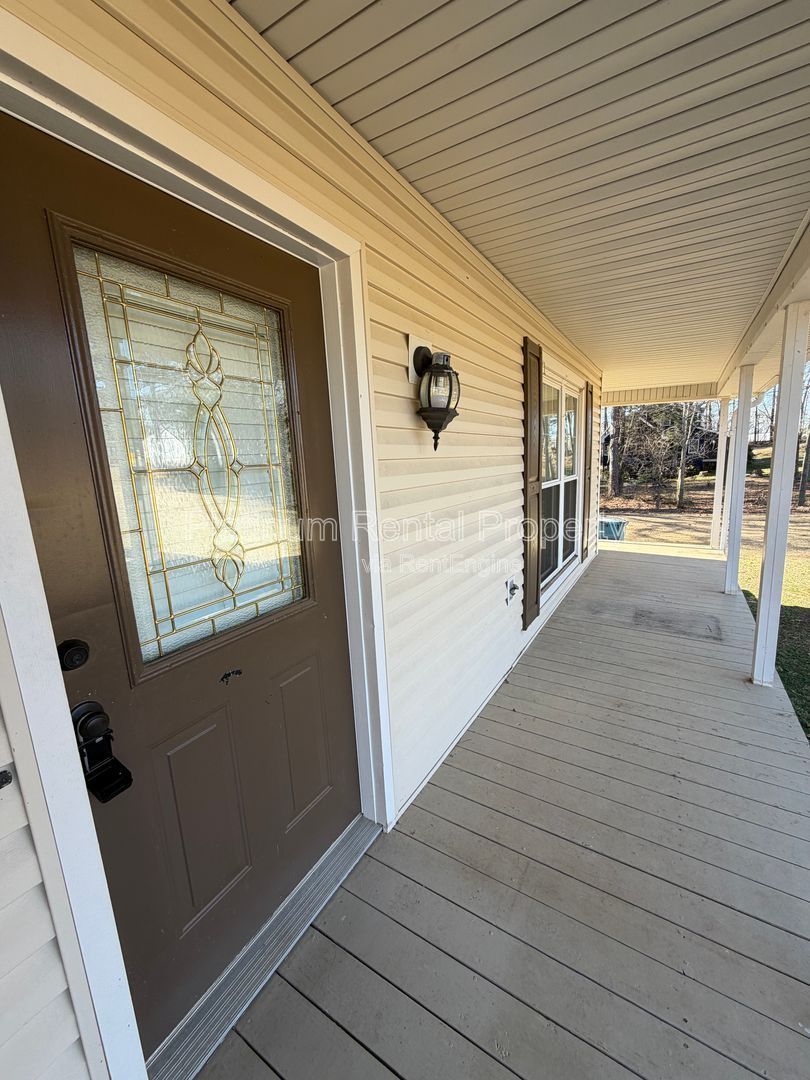 3 Bedroom Auburn Home with large lot For Rent by Platinum Property Management Services, Inc. property image