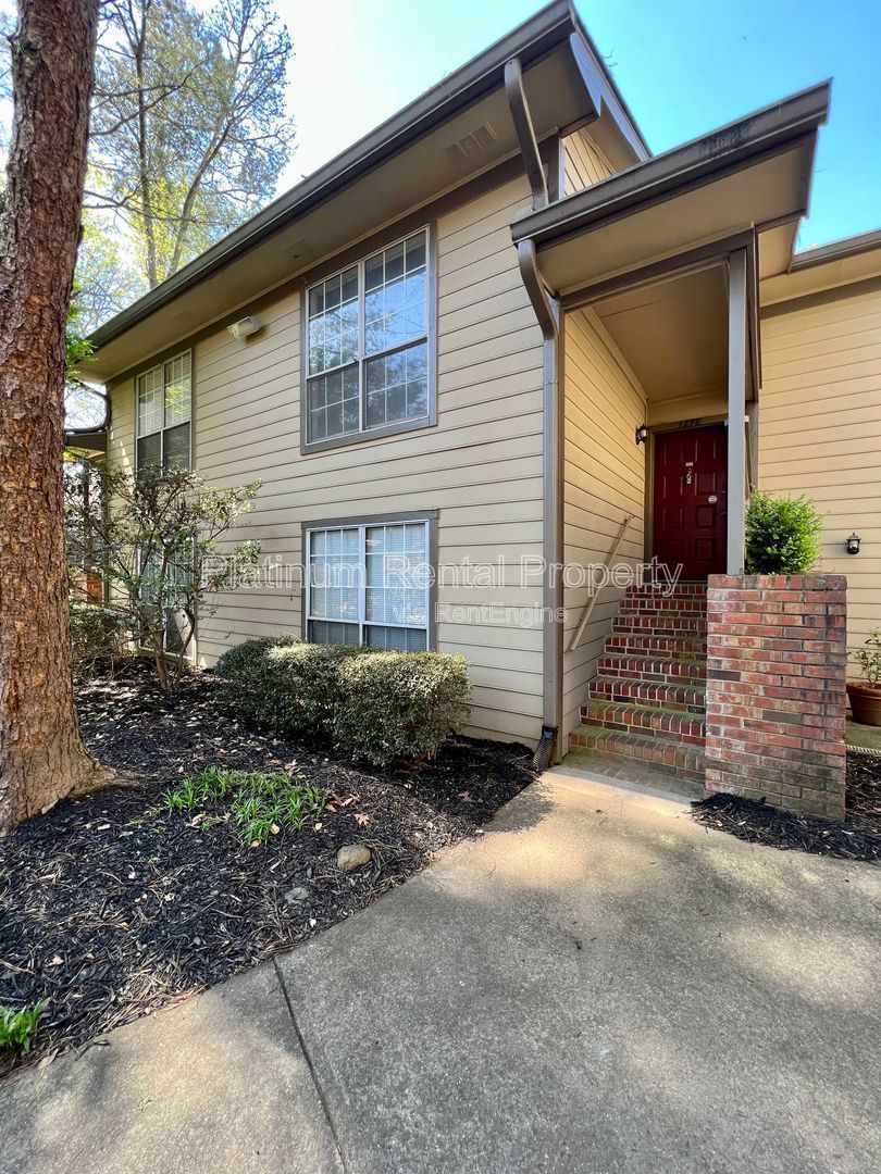 Beautiful, 2 bedroom condo in convenient Atlanta location by Platinum Property Management Services, Inc. property image