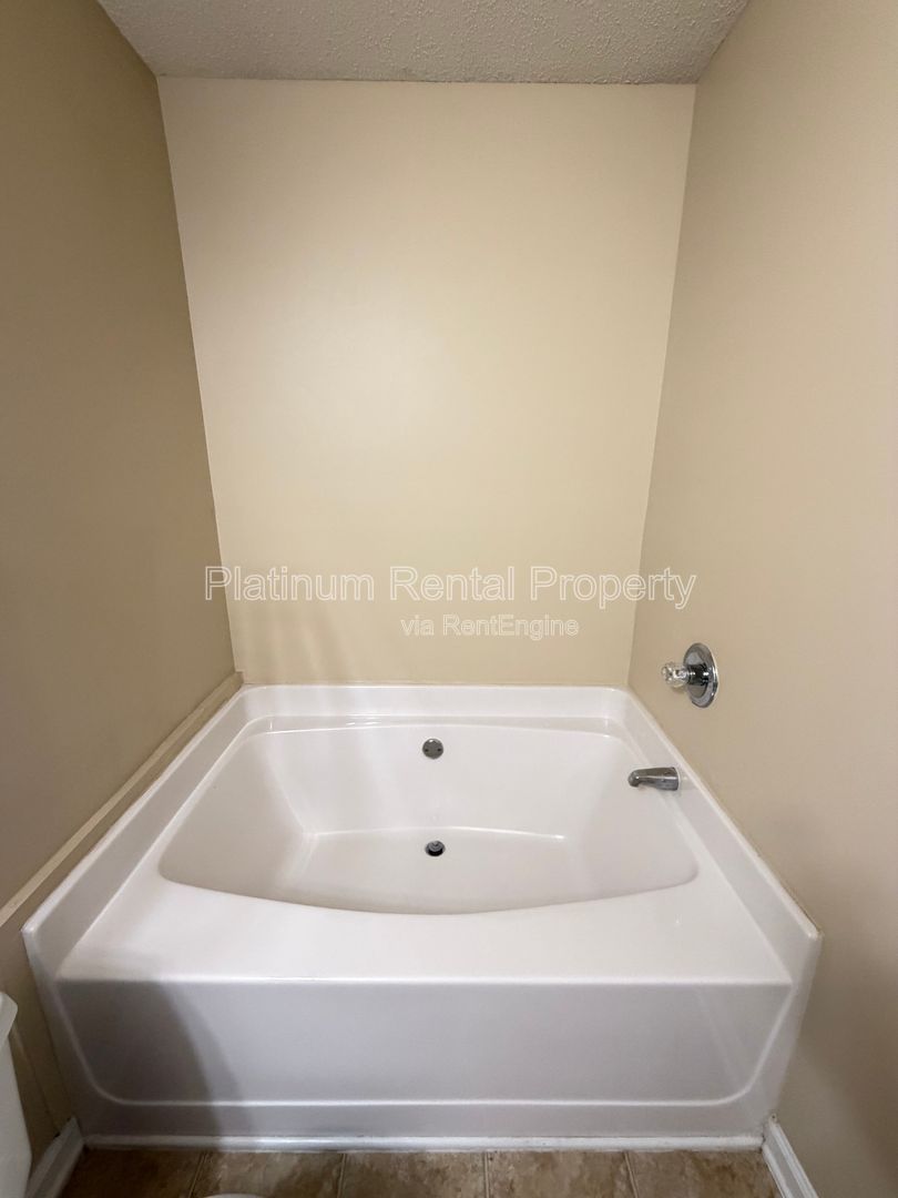 2 Bedroom, 2.5 Bathroom END unit townhome in Atlanta for rent by Platinum Property Management Services, Inc. property image