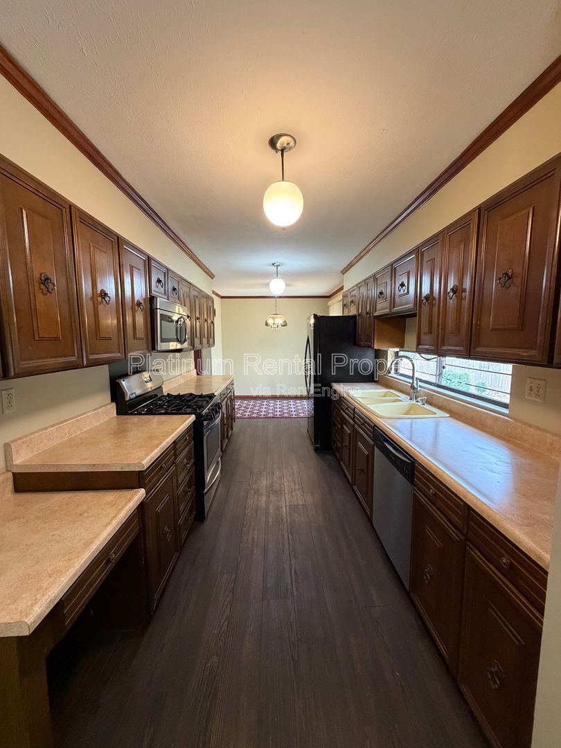 5 Bedroom Split/Multi level home in Atlanta for rent by Platinum Property Management Services, Inc. property image