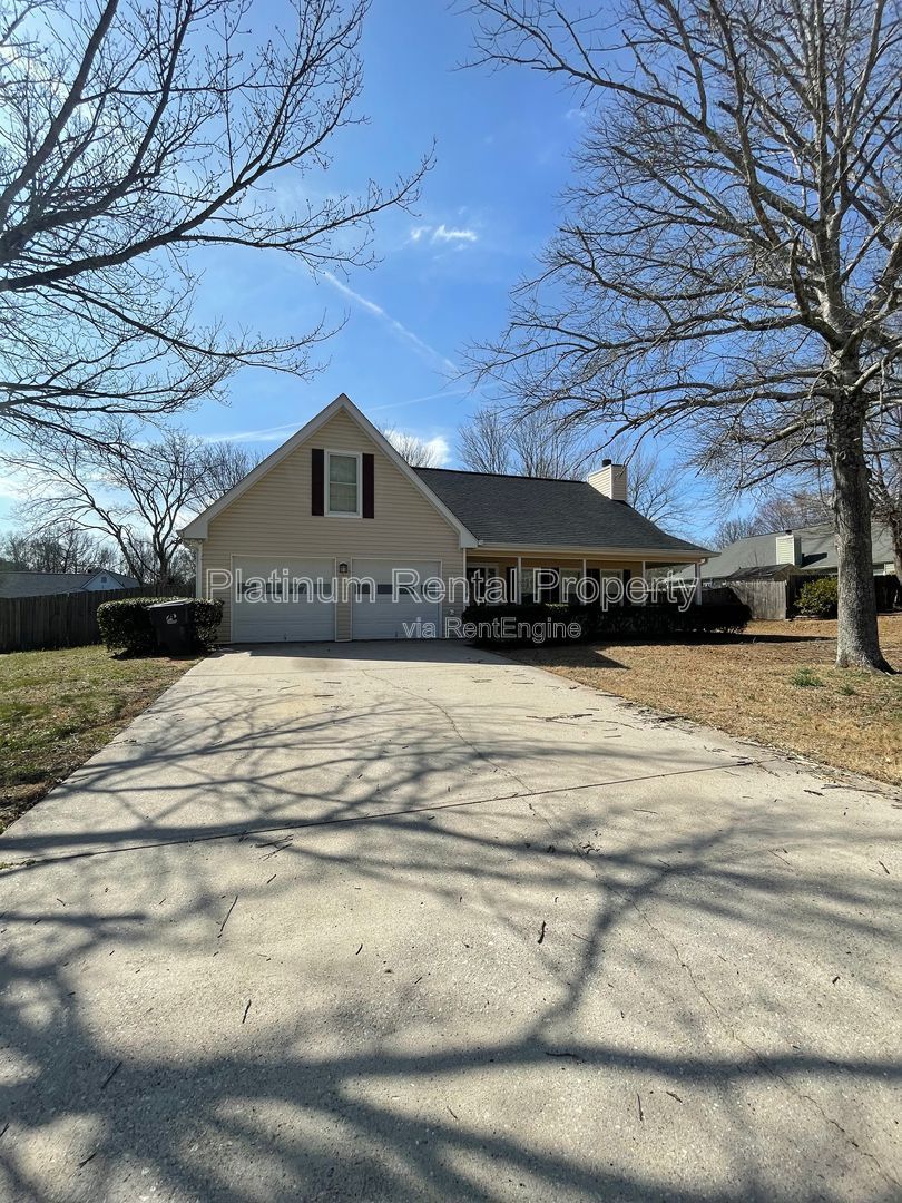 Charming, ranch floorplan with an upstairs bonus room in desirable Loganville neighborhood, by Platinum Property Management Services, Inc. property image