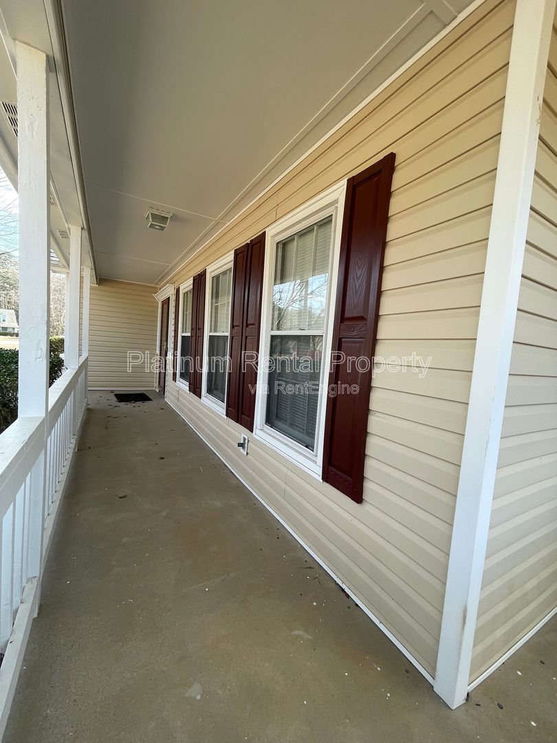 Charming, ranch floorplan with an upstairs bonus room in desirable Loganville neighborhood, by Platinum Property Management Services, Inc. property image