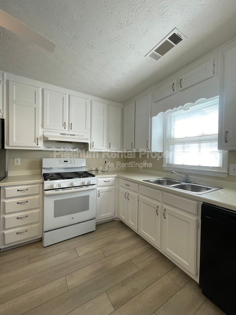 Charming, ranch floorplan with an upstairs bonus room in desirable Loganville neighborhood, by Platinum Property Management Services, Inc. property image